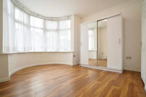 3 bedroom flat to rent, Hayes Crecent, Golders Green, NW11
