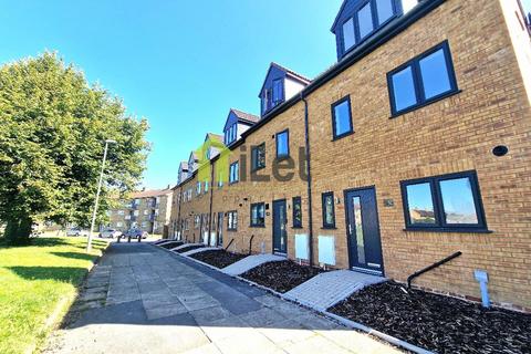 3 bedroom end of terrace house to rent - Northampton NN5