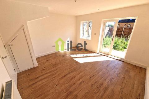 3 bedroom end of terrace house to rent, Northampton NN5
