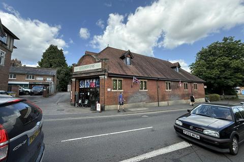 Retail property (high street) to rent, 7-21 Romsey Rd Lyndhurst SO43 7AA