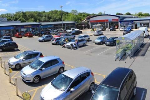 Shop to rent, Ffordd Llanarth Deeside CH5 4UQ