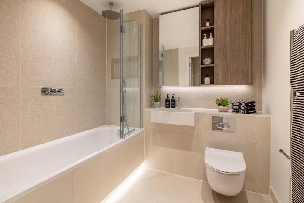 Main bathroom