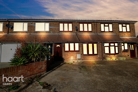 3 bedroom terraced house for sale, Giffordside, Chadwell St-Mary