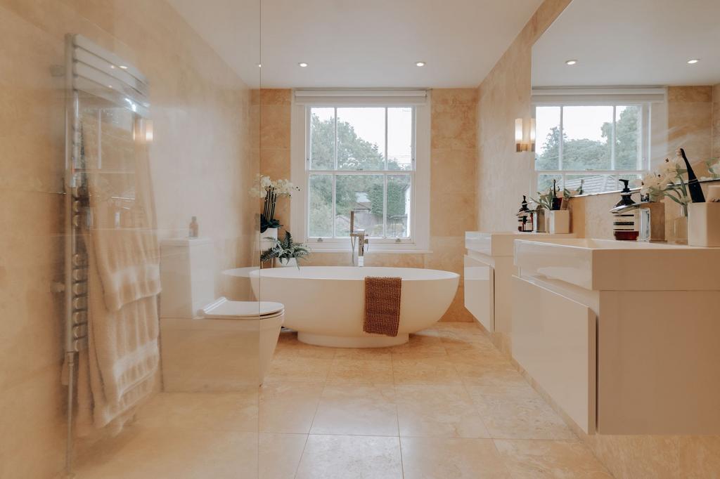 En-suite bathroom