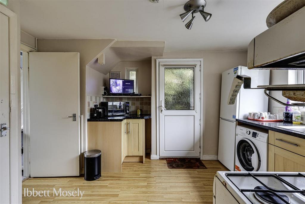 8 Kitchen.JPG