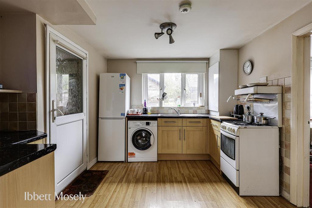 9 Kitchen.JPG