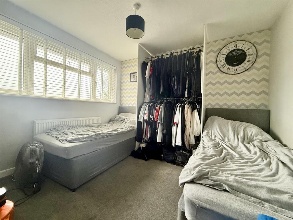 Bed2.jpg