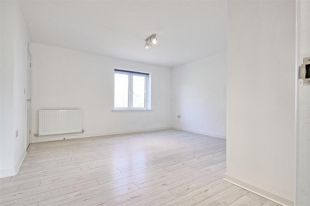 Bedroom 1 -1.jpg