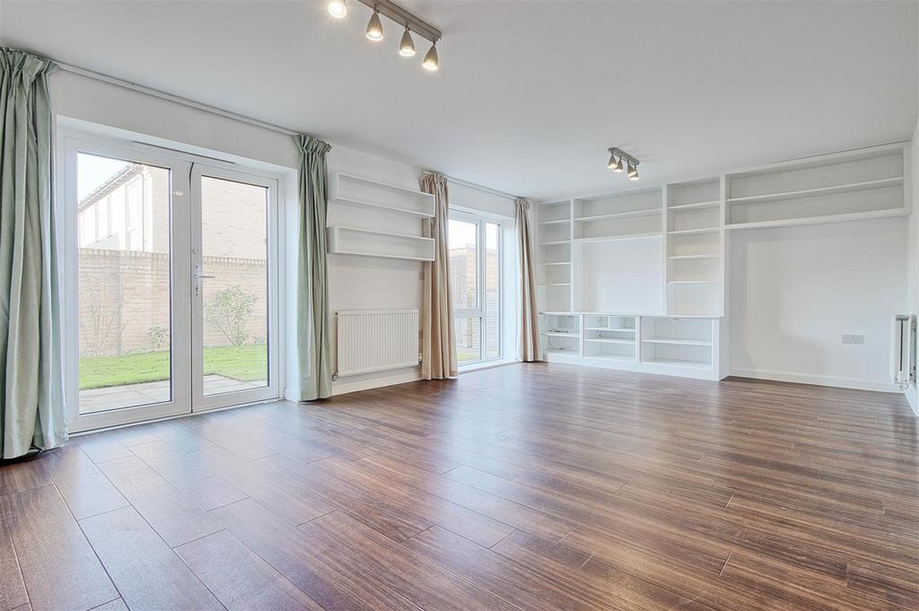 Living Area 1.jpg