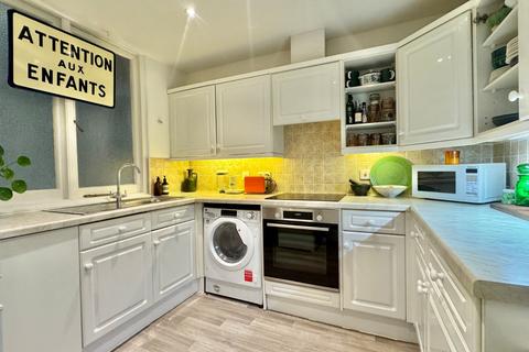 3 bedroom apartment for sale, Clifton Gardens, Kent CT20