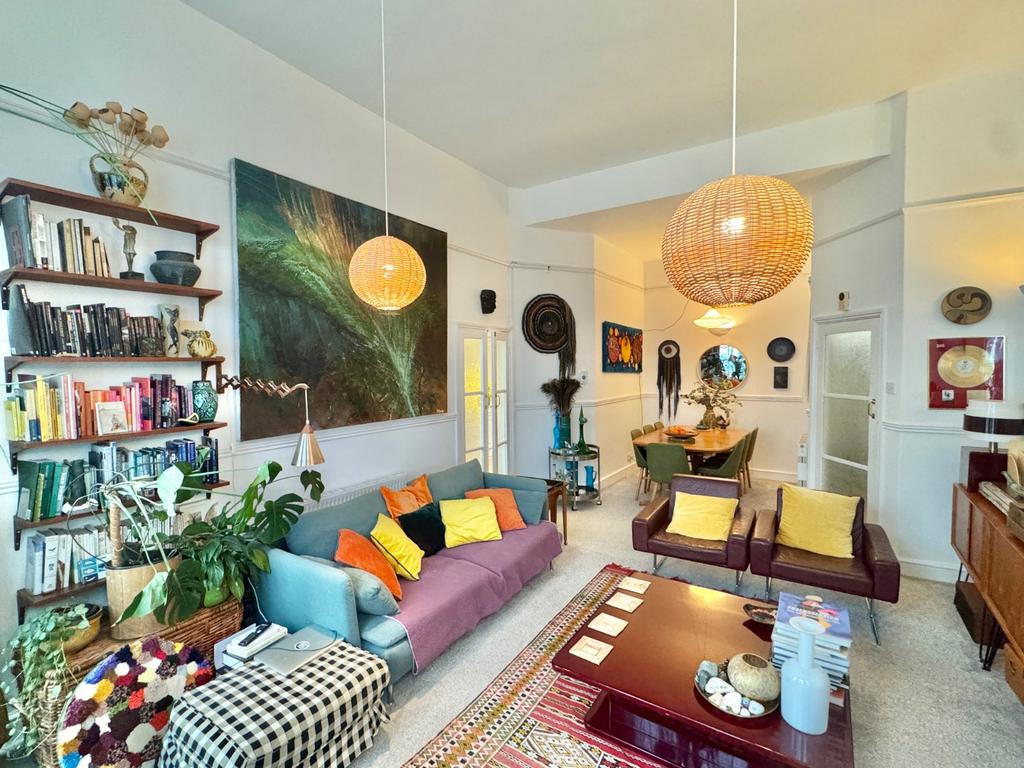 Lounge/Dining Room