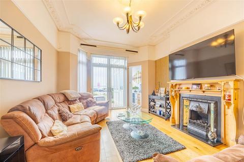 2 bedroom apartment for sale, CLIFTON DRIVE, Westcliff-On-Sea