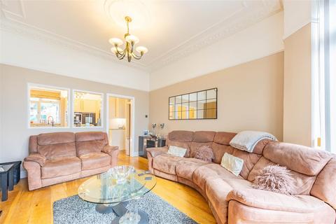 2 bedroom apartment for sale, CLIFTON DRIVE, Westcliff-On-Sea
