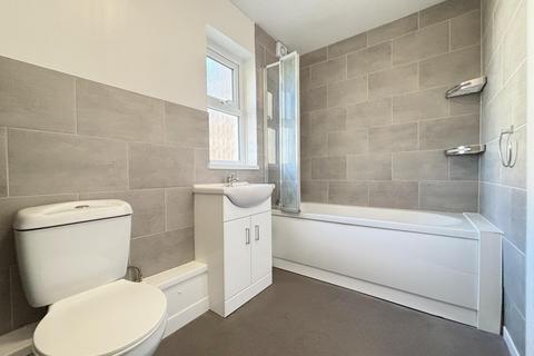 3 bedroom house to rent, High Street, Greenhithe, DA9