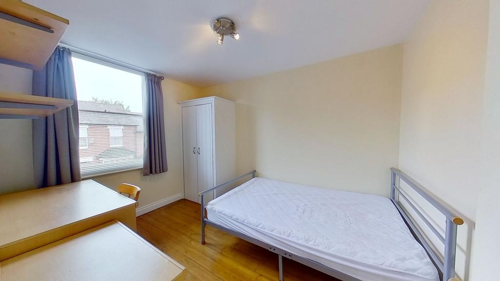 Bright, neatly presented single bedroom with a ...