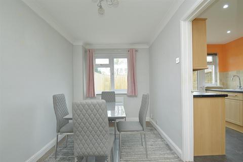 undefined, CHAIN FREE * SANDOWN