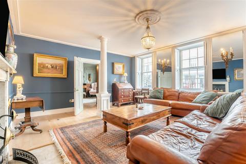 2 bedroom house for sale, High Street, West Malling
