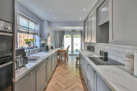 3 bedroom semi-detached house for sale, Honeysuckle Close, Pilgrims Hatch, Brentwood
