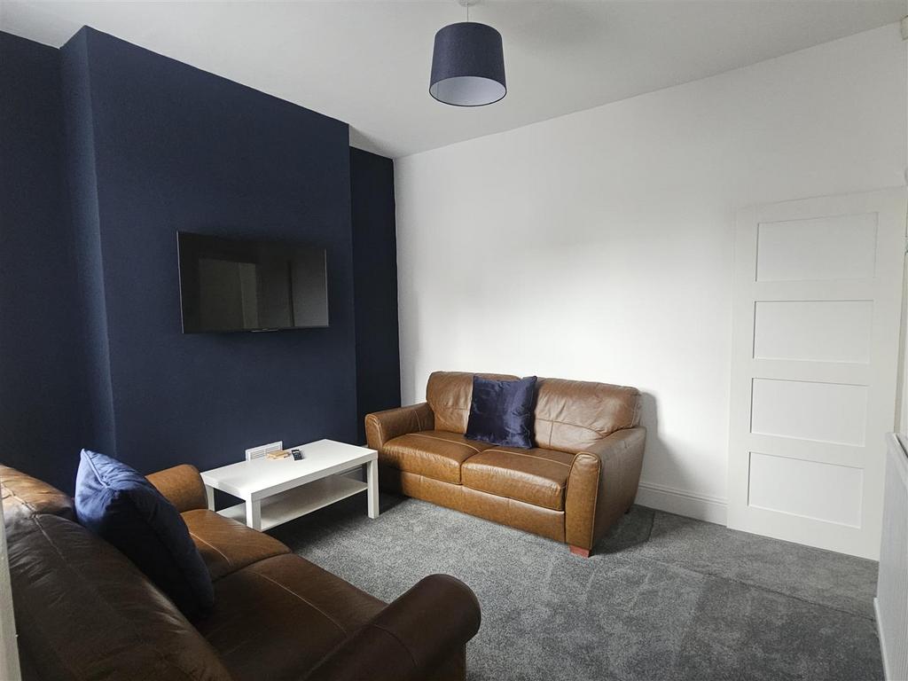 141 Worthing living room.jpg