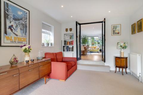 66 Shepherds Lane, Guildford, GU2 9SW