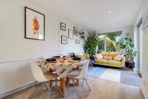 66 Shepherds Lane, Guildford, GU2 9SW