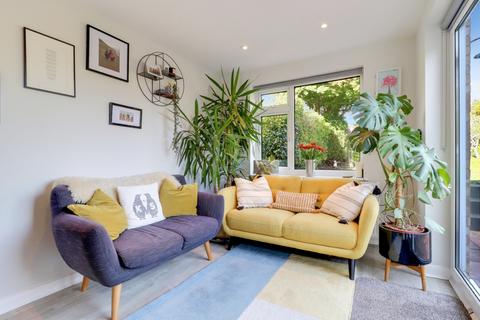 66 Shepherds Lane, Guildford, GU2 9SW