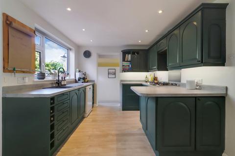 66 Shepherds Lane, Guildford, GU2 9SW