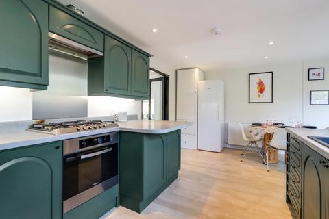 66 Shepherds Lane, Guildford, GU2 9SW