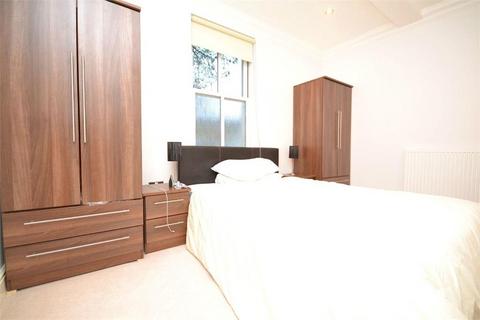 2 bedroom apartment to rent, Cambridge Park, East Twickenham