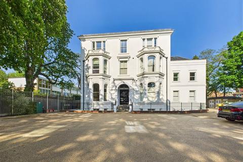 2 bedroom apartment to rent, Cambridge Park, East Twickenham