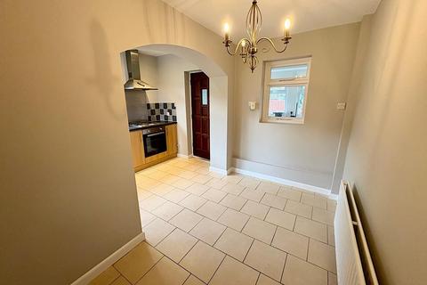 3 bedroom semi-detached house to rent, 90 Mytton Oak Road, Shrewsbury