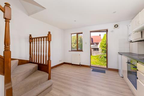 2 bedroom terraced house to rent, Station Road, Essex CM24