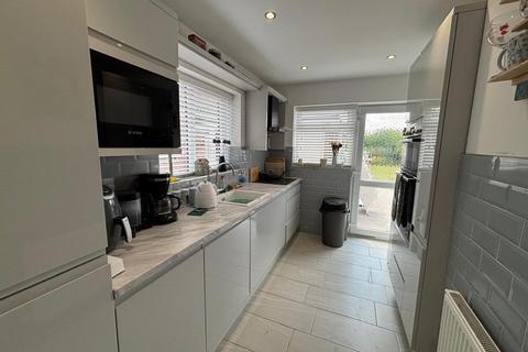 2 bedroom bungalow to rent, Knox Crescent, Nuneaton CV11