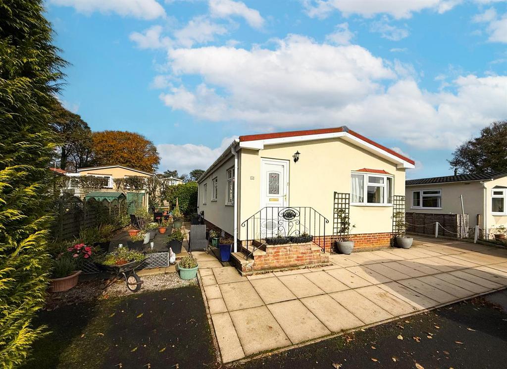 2 bed park home. Silsden