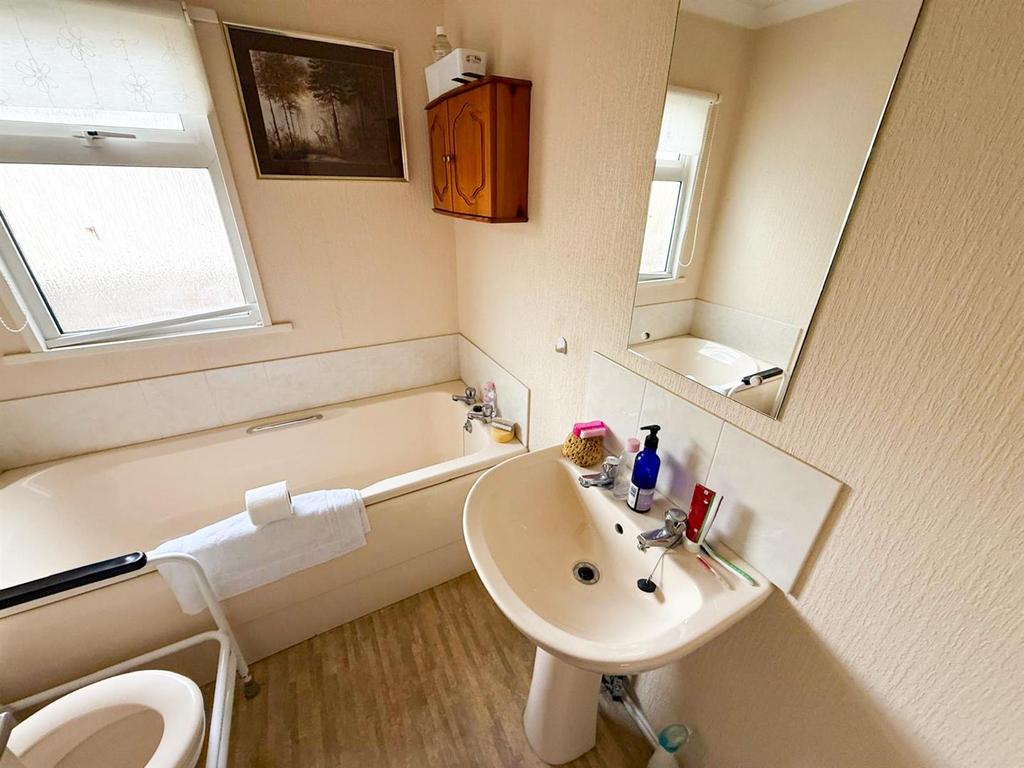 2 bed park home. Silsden