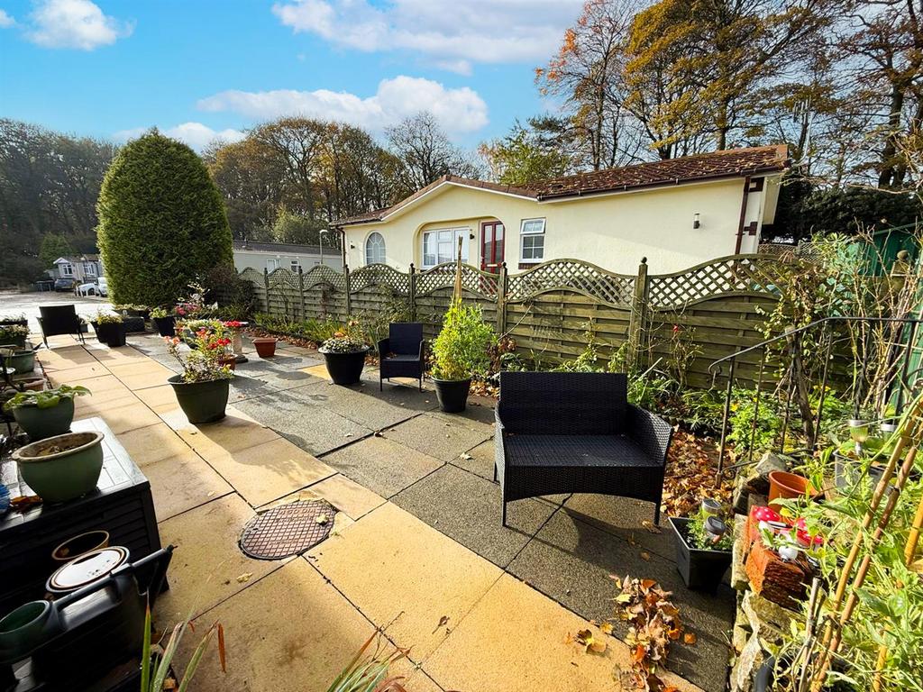 2 bed park home. Silsden