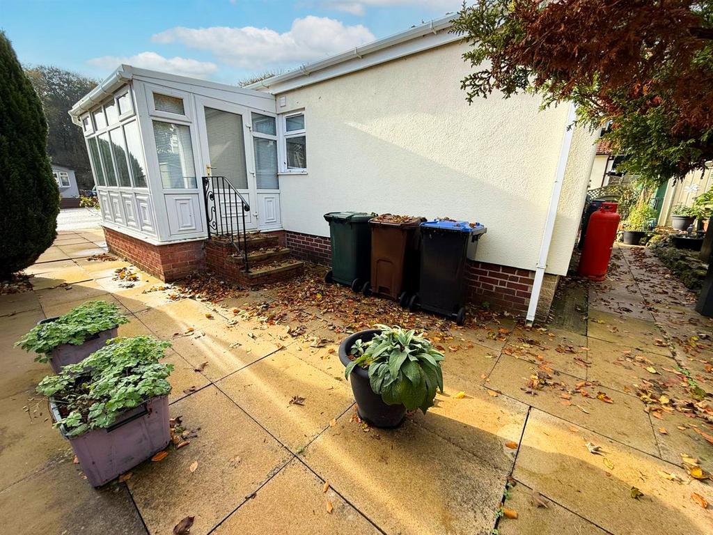 2 bed park home. Silsden