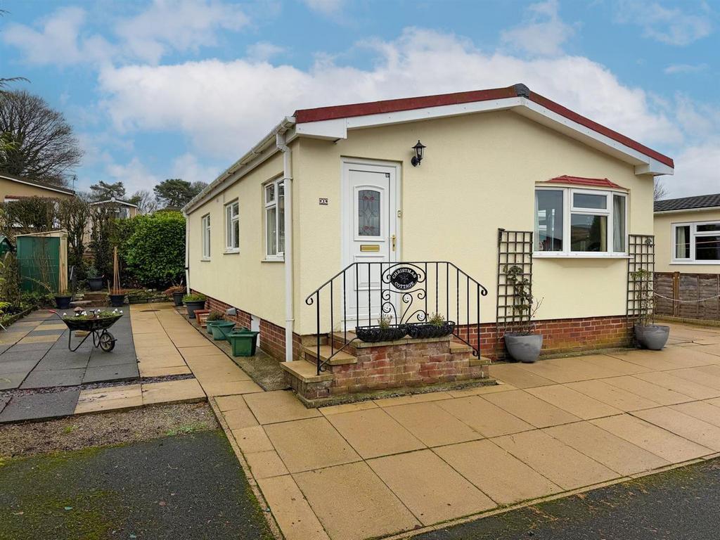 2 bed park home. Silsden