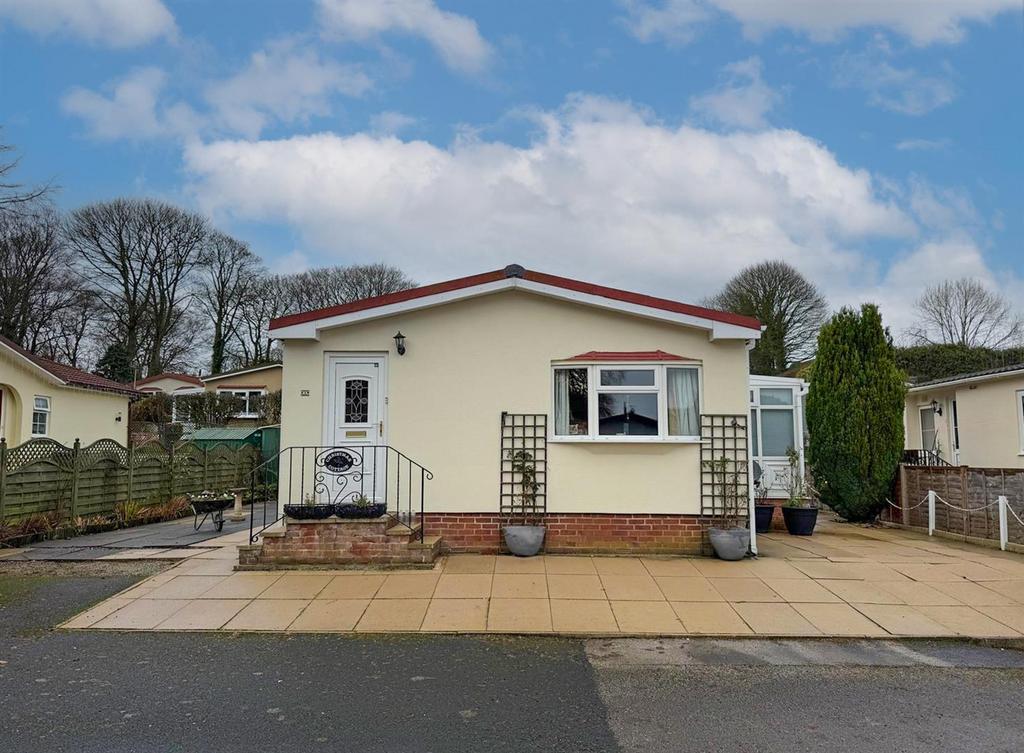 2 bed park home. Silsden