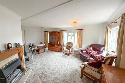 undefined, Cringles, Silsden
