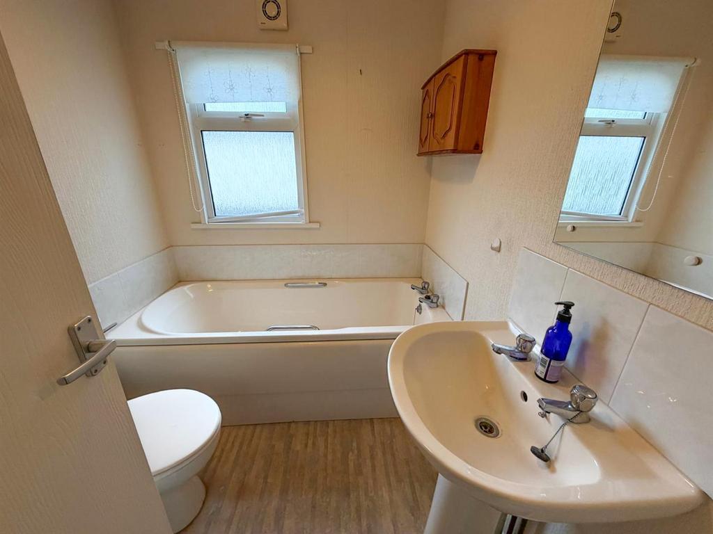 2 bed park home. Silsden