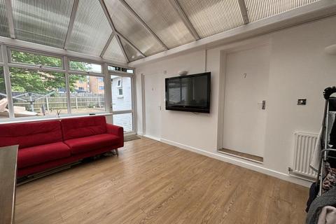 1 bedroom in a house share to rent, Room 8, Aldermans Drive, Peterborough, PE3 6AR