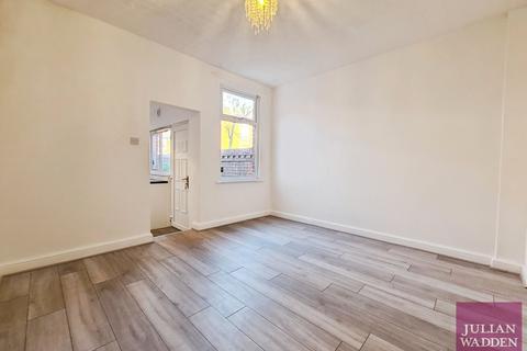 2 bedroom end of terrace house to rent, Charlotte Street, Portwood, Stockport, SK1