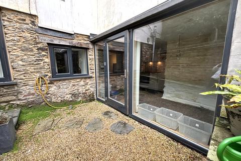 Basement, 5 Trafalgar Square, Fowey, PL23 1AZ