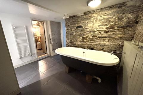 Basement, 5 Trafalgar Square, Fowey, PL23 1AZ