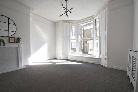 3 bedroom house to rent, High Street, Ryde