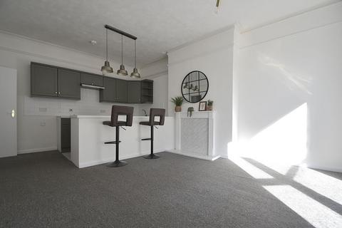 3 bedroom house to rent, High Street, Ryde