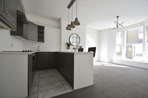 3 bedroom house to rent, High Street, Ryde