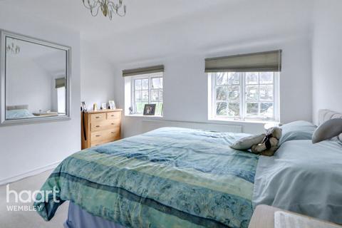28 Moyne Place, London, NW10 7EN