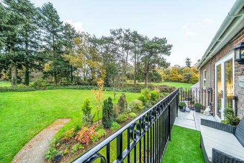 2 bedroom flat for sale, Lymington Bottom, Four Marks, Alton, Hampshire, GU34